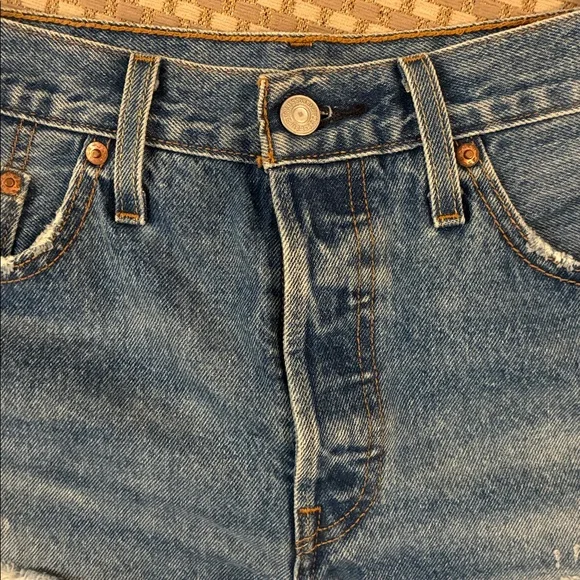 Levi’s cutoff shorts - Picture 2 of 7
